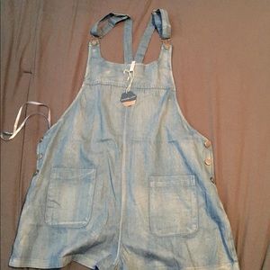Super cute maternity overalls. NWT.